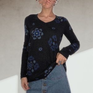 Y2K Grey and Blue Floral V Neck Loose Fit Cashmere Sweater Size M